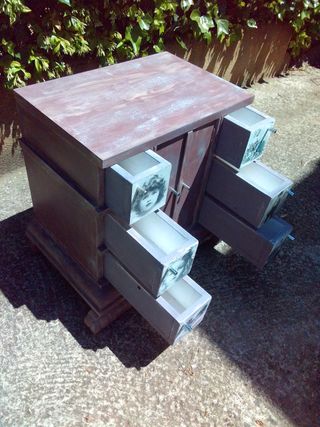 Mesita única extraordinaria antigua