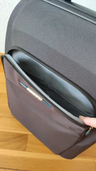 Maleta de cabina gris y turquesa, a reparar