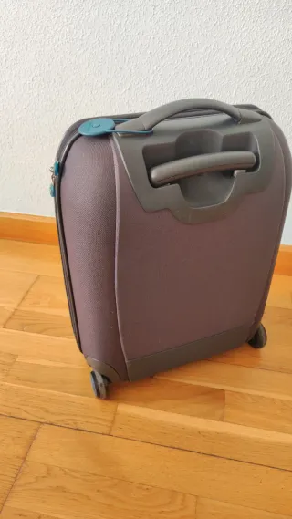 Maleta de cabina gris y turquesa, a reparar