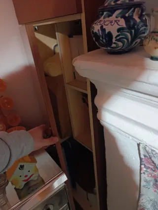 Mueble Escobero Madera y Cristal