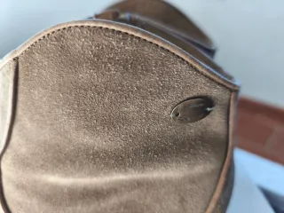 Botines de ante color camel.