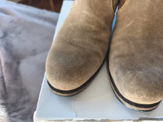 Botines de ante color camel.