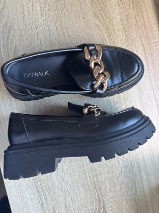 Mocasines negros CATWALK cadena dorada T.38