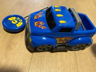 Camión teledirigido azul con control remoto