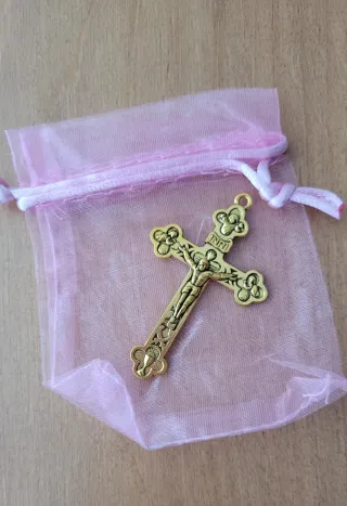 Cruz dorada medio grande