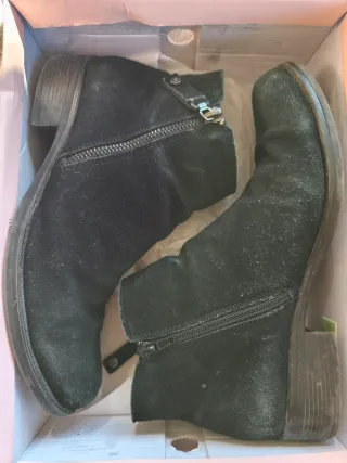 Botines de ante negro con cremallera