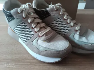 Zapatillas Gioseppo Beige y Gris