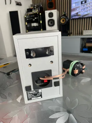 Altavoces Yamaha NX-440 Plata