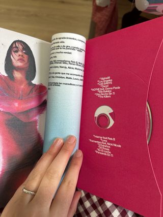 Disco de aitana con libro firmado