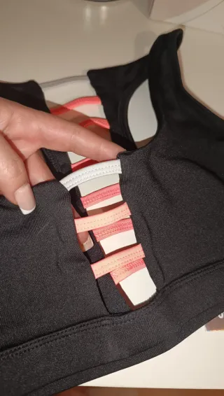 Top deportivo negro y rosa sin estrenar