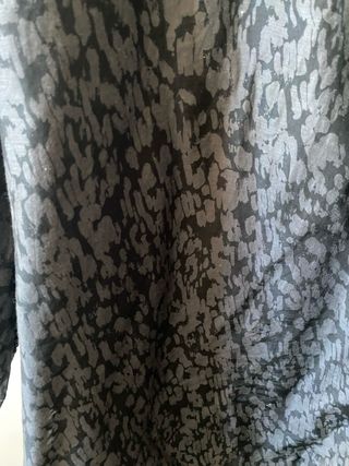 Blusón H&M gris y negro estampado Talla M 99
