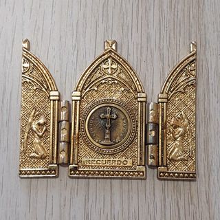 Tríptico religioso dorado