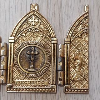 Tríptico religioso dorado