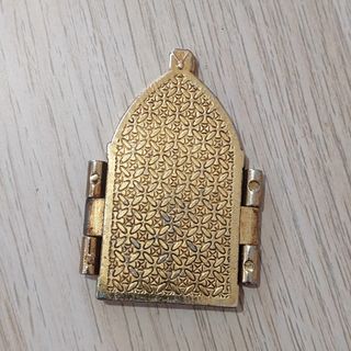 Tríptico religioso dorado