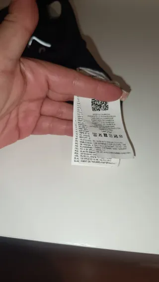 Top deportivo Puma negro nuevo