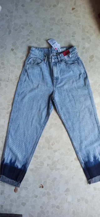 Pantalón vaquero talle alto a estrenar