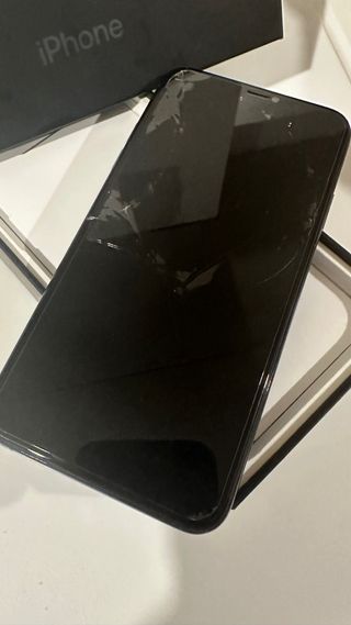 Phone 11 Pro Max con 64 GB Para piezas o reparar