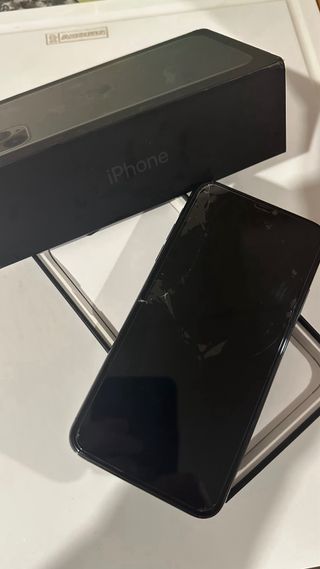 Phone 11 Pro Max con 64 GB Para piezas o reparar