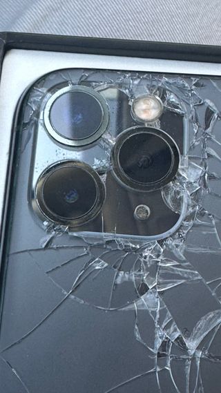 Phone 11 Pro Max con 64 GB Para piezas o reparar