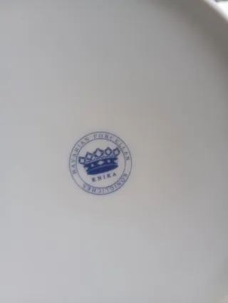 Sopera de porcelana con detalles