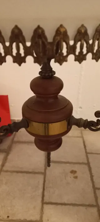 Lampadario metallo, legno e vetro