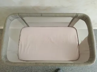 cuna con laterales de malla