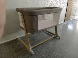 cuna con laterales de malla