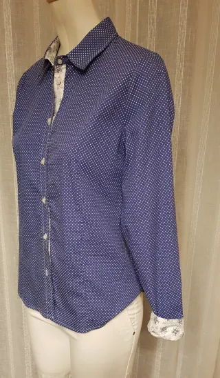 Camisa azul de Lloyds con topitos