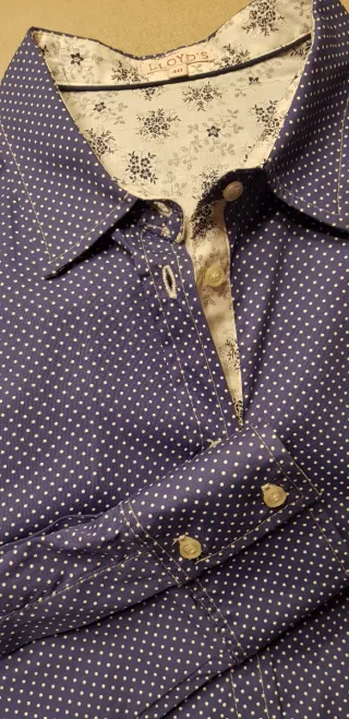 Camisa azul de Lloyds con topitos