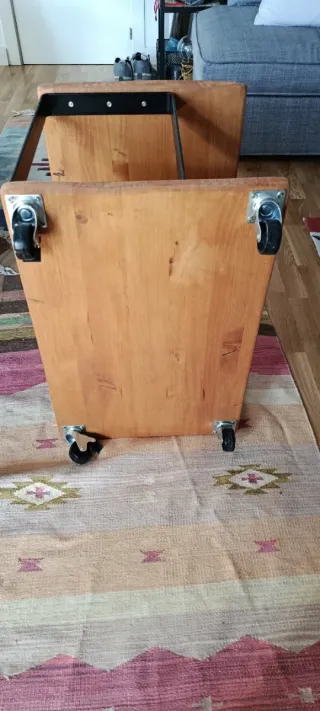 Mesa auxiliar madera y metal con ruedas