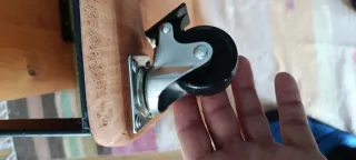 Mesa auxiliar madera y metal con ruedas