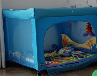 Parque infantil Chicco azul sin utilizar.