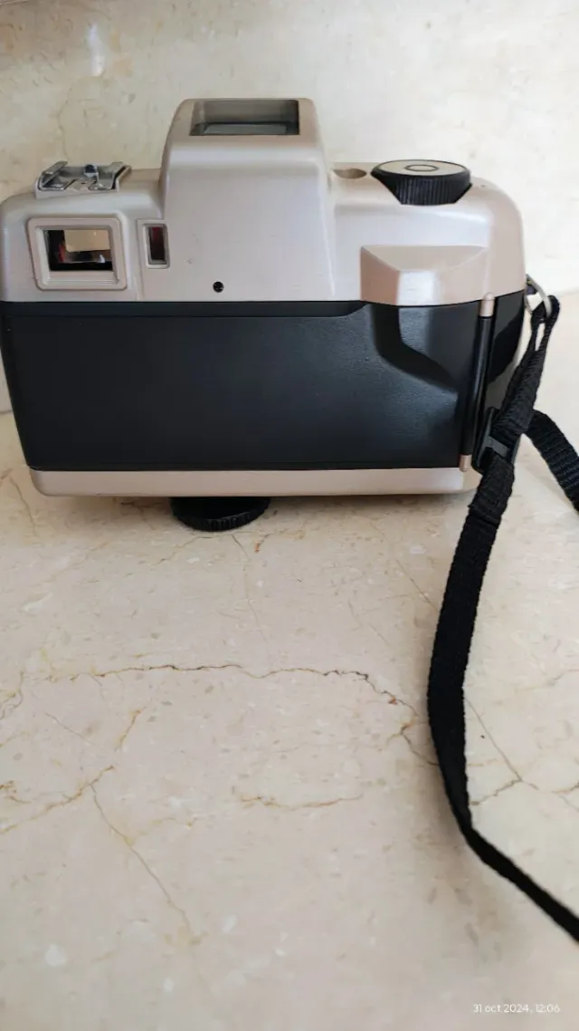 Cámara Olympia Beige y Negra