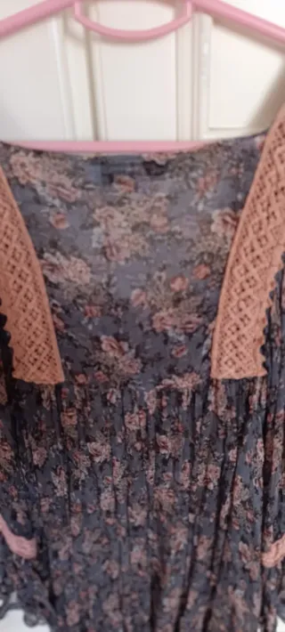 Blusón Jeff Gallano floral S Comprada en Li Ujo.