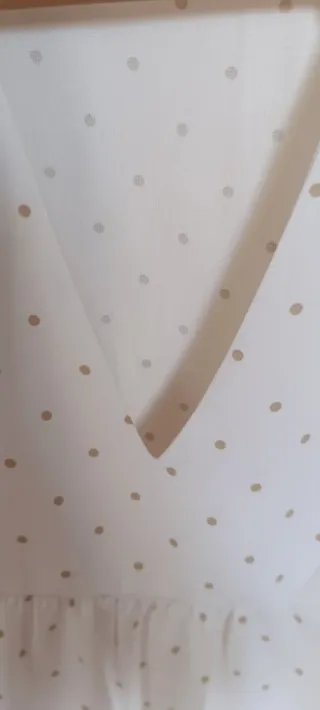Blusón Cortefiel beige con lunares