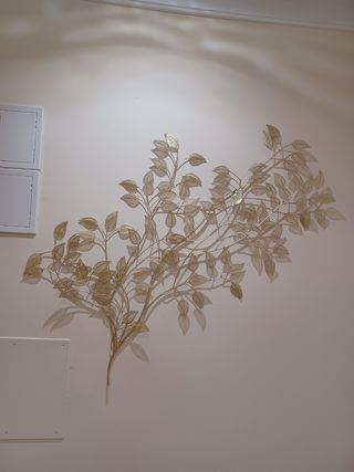 Placa Decorativa Metal Hojas Dorado Maison Dumonde