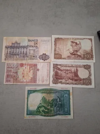 Lote Billetes Españoles: 5000, 2000, 100 Pesetas