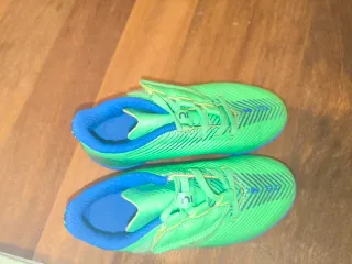 Botas de fútbol para niño talla 28