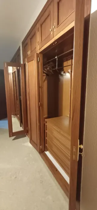 Armarios empotrados de madera individuales y doble