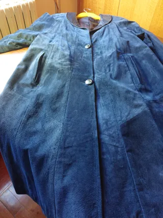 Abrigo piel Ante Azul y cuero en interior T XL.