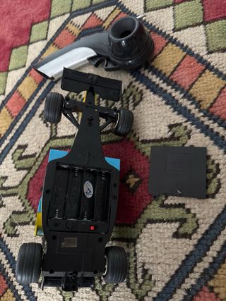 Coche teledirigido F1 amarillo y azul