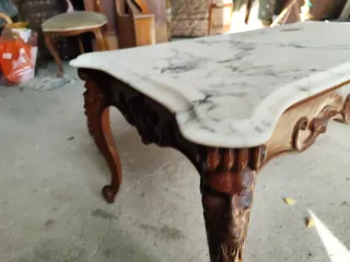 Mesa centro mármol y madera tallada