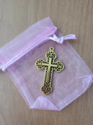 Cruz dorada para aderezo
