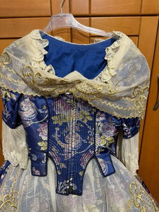 Vestido Fallera alquilo a 200 € el dia