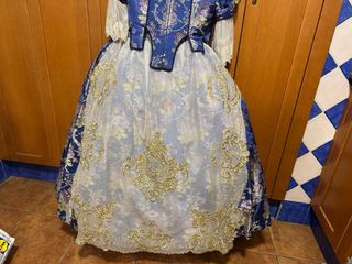 Vestido Fallera alquilo a 200 € el dia