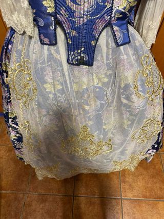Vestido Fallera alquilo a 200 € el dia