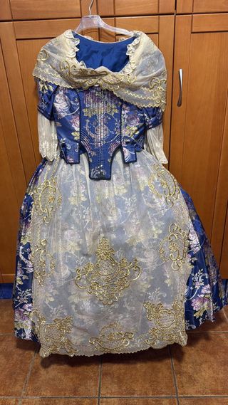 Vestido Fallera alquilo a 200 € el dia