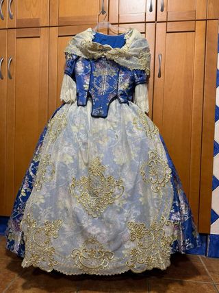Vestido Fallera alquilo a 200 € el dia