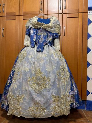 Vestido Fallera alquilo a 200 € el dia