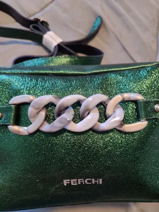 Bolso Ferchi verde brillante con cadena